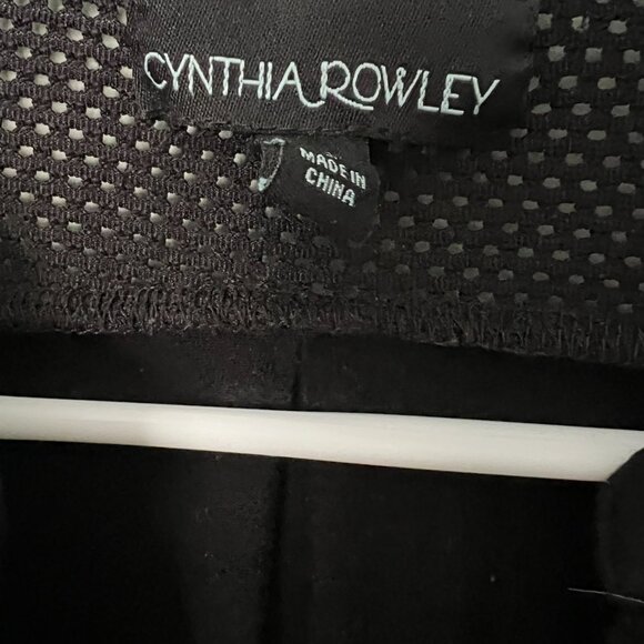 Cynthia Rowley Black V-Neck Blouse with Textured Shoulder Detail - Size M - Picture 3 of 5